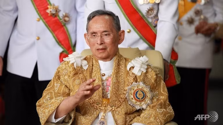 Nhà vua Bhumibol Adulyadej