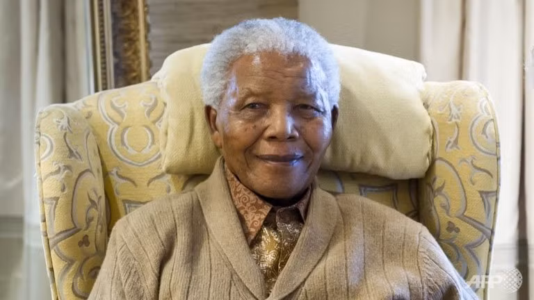 Cựu Tổng thống Nam Phi Nelson Mandela. Cựu Tổng thống Nam Phi Nelson Mandela.