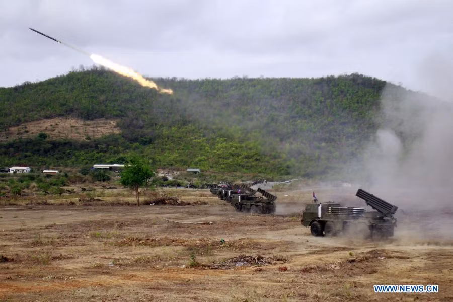 BM-21 tham gia tập trận bắn đạn thật hôm 2/4.