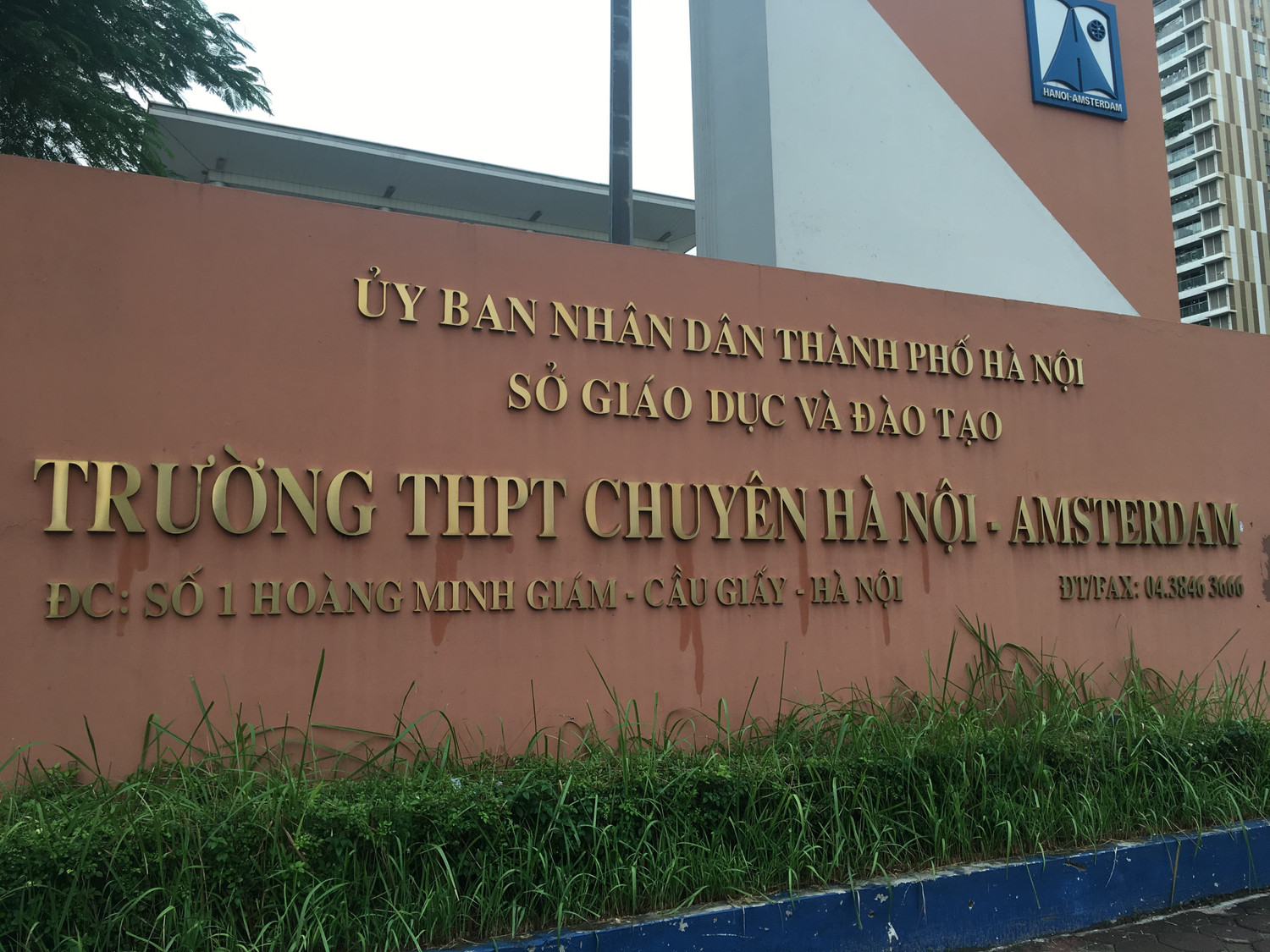 Đề xuất giải tán hoặc bán ngôi trường có nhiều thành tích này tạo ra một cuộc tranh luận nảy lửa trên mạng xã hội. Ảnh: Vũ Phương. Đề xuất giải tán hoặc bán ngôi trường có nhiều thành tích này tạo ra một cuộc tranh luận nảy lửa trên mạng xã hội. Ảnh: Vũ Phương.