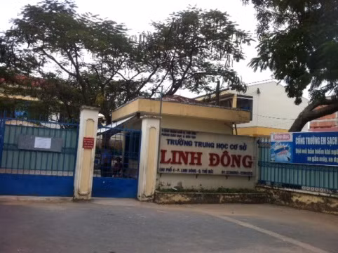 Trường THCS Linh Đông, nơi mỗi ngày nhận từ 396 đến 402 suất ăn từ Phú Thành Quốc (Ảnh: H.L) Trường THCS Linh Đông, nơi mỗi ngày nhận từ 396 đến 402 suất ăn từ Phú Thành Quốc (Ảnh: H.L)