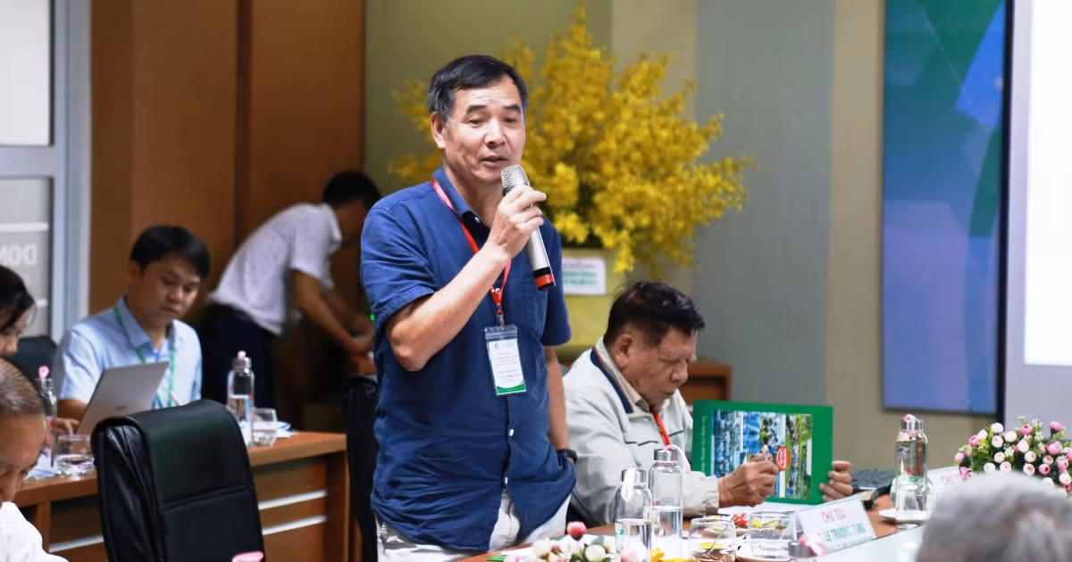 Tiến sĩ Lê Trường Tùng – Chủ nhiệm câu lạc bộ các trường đại học, cao đẳng ngoài công lập chia sẻ ý kiến tại hội thảo. Tiến sĩ Lê Trường Tùng – Chủ nhiệm câu lạc bộ các trường đại học, cao đẳng ngoài công lập chia sẻ ý kiến tại hội thảo.