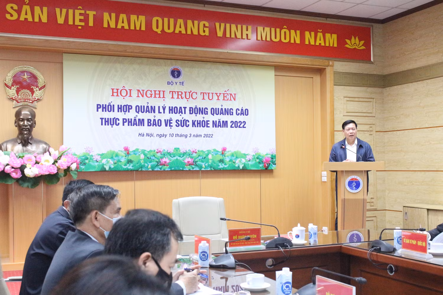 Thứ trưởng Bộ Y tế Đỗ Xuân Tuyên phát biểu tại hội nghị. Ảnh: Trung Dũng