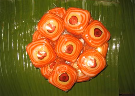 Bánh bác được coi là “đặc sản” chẳng đâu có ngoài làng Giang Xá, thuộc thị trấn Trạm Trôi, huyện Hoài Đức, Hà Nội. Xưa kia, dân làng thường tiến cúng bánh bác dâng vua Lý Nam Đế - vị khai sinh ra nước Vạn Xuân, người Việt đầu tiên xưng đế. Ảnh: Thu Hường, Lao động
