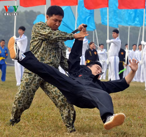 Màn 2: Quân đội anh hùng