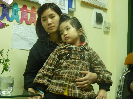 Tình mẫu tử của mẹ con chị Lê Thị Lý - nạn nhân của vụ bạo hành dã man ở Vĩnh Phúc thời gian vừa qua lại mang một ý nghĩa đặc biệt...