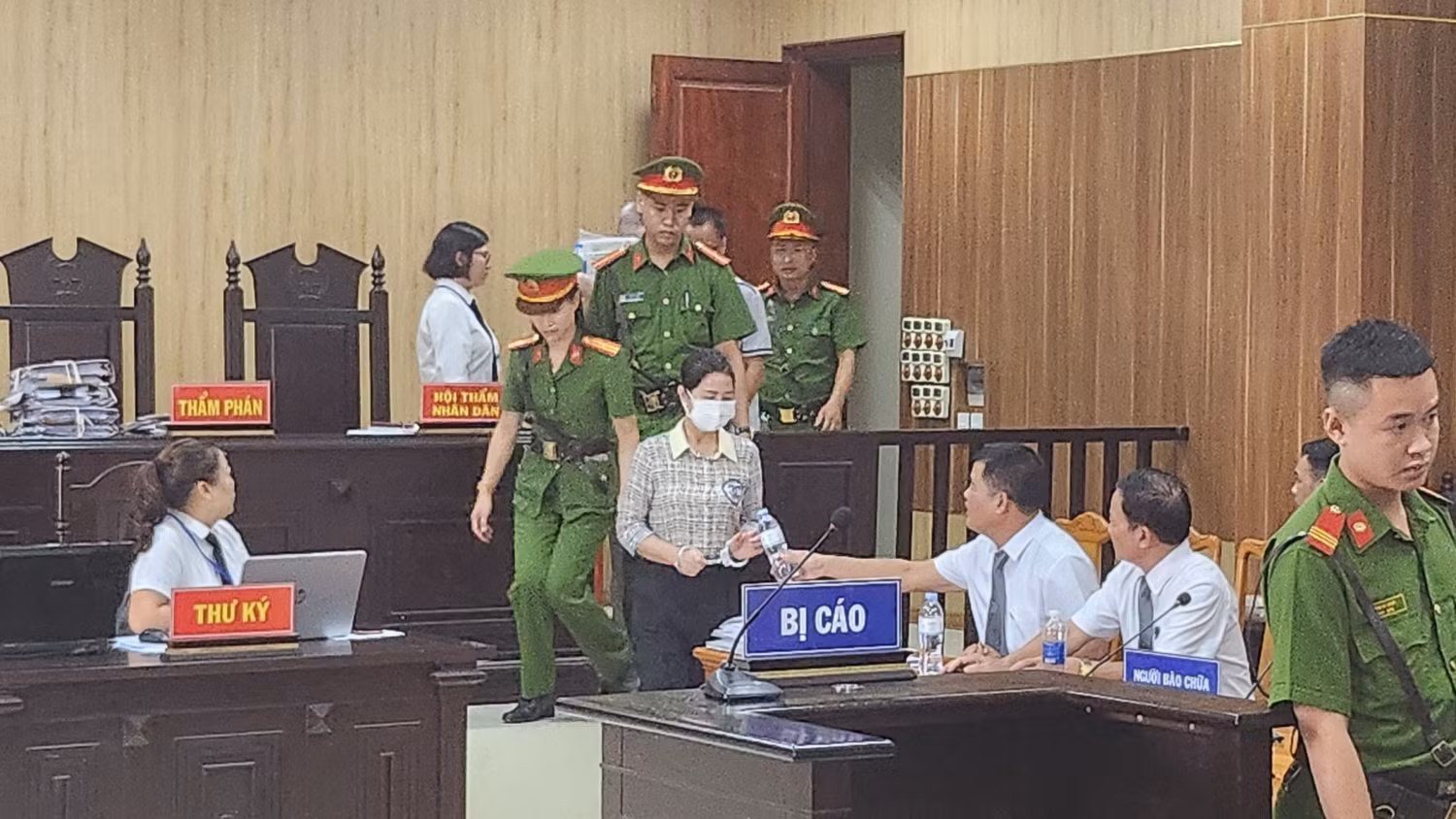 Cựu Giám đốc Sở Giáo dục và Đào tạo Thanh Hóa ra hầu tòa. Ảnh: CTV Cựu Giám đốc Sở Giáo dục và Đào tạo Thanh Hóa ra hầu tòa. Ảnh: CTV