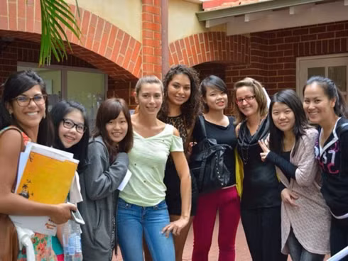 Người Pháp quan niệm việc học hành và nghề nghiệp luôn gắn bó với nhau. (Ảnh minh hoạ: vov.vn).