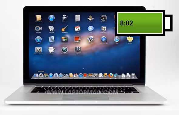 Apple MacBook Pro phiên bản Retina Dòng MacBook Pro được Apple làm mới tại WWDC 2012 với điểm đáng chú ý nhất là màn hình Retina độ phân giải cực cao 2880 x 1800 pixel. Mặc dù được trang bị loại màn hình tiên tiến này nhưng sản phẩm vẫn cho thời lượng pin ấn tượng: 8 tiếng sử dụng. Đó là nhờ "Táo khuyết" đã loại bỏ hoàn toàn ổ HDD của model năm ngoái để thay bằng ổ SSD. Không gian trống bên trong được Apple tận dụng để trang bị thỏi pin công suất 95 WHr trong khi model cũ chỉ có 77,5 WHr.