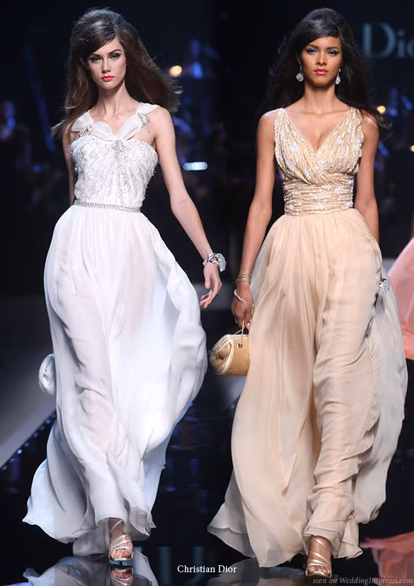 Nhà thiết kế Dior, qua đời năm 1957, nổi tiếng bởi đã sáng tạo ra phong cách New Look đầy lãng mạn với những thiết kế kiểu đẩy ngực cao, eo bó sát, phần chân váy xòe rộng, dài vào năm 1947. (Ảnh: ML) Xem thêm: Thời trang công sở/ Váy dạ hội/ Váy xinh chào hè/ Thời trang Sao. Nhà thiết kế Dior, qua đời năm 1957, nổi tiếng bởi đã sáng tạo ra phong cách New Look đầy lãng mạn với những thiết kế kiểu đẩy ngực cao, eo bó sát, phần chân váy xòe rộng, dài vào năm 1947. (Ảnh: ML) Xem thêm: Thời trang công sở/ Váy dạ hội/ Váy xinh chào hè/ Thời trang Sao.