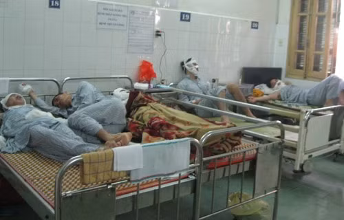 Các nạn nhân bị bỏng đang được điều trị tại Viện bỏng Quốc gia Các nạn nhân bị bỏng đang được điều trị tại Viện bỏng Quốc gia