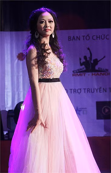 >> NHAN SẮC YÊU KIỀU CỦA CÁC NỮ DOANH NHÂN TƯƠNG LAI >> Hotgirl Thảo My "đốt cháy mùa đông" đón Noel >> HOTGIRL KHẢ NGÂN, BẢO TRÂN KHIẾN SAO HÀN PHẢI GHEN TỊ >> Ngôi sao Missteen Thảo My khiến cộng đồng mạng "nổi sóng" >> MISS CUXI VIỆT HUÊ KHOE DÁNG XINH >> Hotgirl Linh Hàn gợi cảm đón mùa đông về >> Nữ sinh Học viện Hành chính hóa thân thành thôn nữ xinh đẹp >> HOA KHÔI SINH VIÊN YÊU KIỀU BÊN "NGỰA SẮT" >> Vẻ đẹp căng tràn của Hoa khôi Missteen Diễm Trang >>Những mỹ nhân từng học tại trường "nhà giàu" RMIT