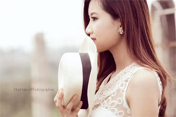 Vòng sơ khảo cuộc thi Miss HUTECH 2012 đã diễn ra trong hai đêm 01-02/12/2012, quy tụ gần 500 gương mặt nữ sinh duyên dáng tham dự. >>Những hotgirl xinh đẹp làm điên đảo cư dân mạng >>Vẻ đẹp mặn mà của hotgirl Midu >>Những gương mặt cực hot tại Miss Việt Đức >>Những nữ sinh tỏa sáng tại Hoa hậu Phụ nữ Việt Nam qua ảnh >>So độ siêu kute của những nữ sinh đình đám nhất Thủ đô >>Phát sốt vì 4 nữ giáo viên xinh đẹp >>Hoa khôi ĐH Thương Mại 2012 duyên dáng áo dài >>Những hotgirl xinh đẹp làm điên đảo cư dân mạng Những nữ sinh đẹp mê hồn giữa đầm sen