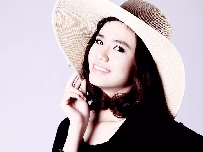 Thí sinh Dương Hải Anh với nét trẻ trung năng động. >>Những hotgirl xinh đẹp làm điên đảo cư dân mạng >>Vẻ đẹp mặn mà của hotgirl Midu >>Những gương mặt cực hot tại Miss Việt Đức >>Những nữ sinh tỏa sáng tại Hoa hậu Phụ nữ Việt Nam qua ảnh >>So độ siêu kute của những nữ sinh đình đám nhất Thủ đô >>Phát sốt vì 4 nữ giáo viên xinh đẹp >>Hoa khôi ĐH Thương Mại 2012 duyên dáng áo dài >>Những hotgirl xinh đẹp làm điên đảo cư dân mạng Những nữ sinh đẹp mê hồn giữa đầm sen
