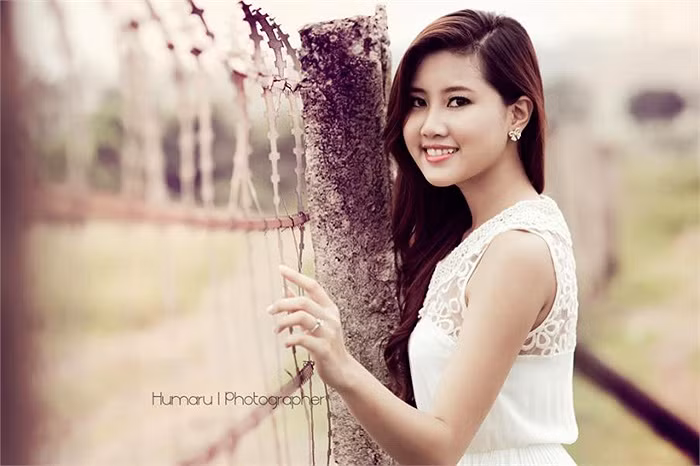 Thí sinh Bùi Thị Mỹ Tuyên - một trong số những gương mặt nổi bật của cuộc thi. >>Những hotgirl xinh đẹp làm điên đảo cư dân mạng >>Vẻ đẹp mặn mà của hotgirl Midu >>Những gương mặt cực hot tại Miss Việt Đức >>Những nữ sinh tỏa sáng tại Hoa hậu Phụ nữ Việt Nam qua ảnh >>So độ siêu kute của những nữ sinh đình đám nhất Thủ đô >>Phát sốt vì 4 nữ giáo viên xinh đẹp >>Hoa khôi ĐH Thương Mại 2012 duyên dáng áo dài >>Những hotgirl xinh đẹp làm điên đảo cư dân mạng Những nữ sinh đẹp mê hồn giữa đầm sen