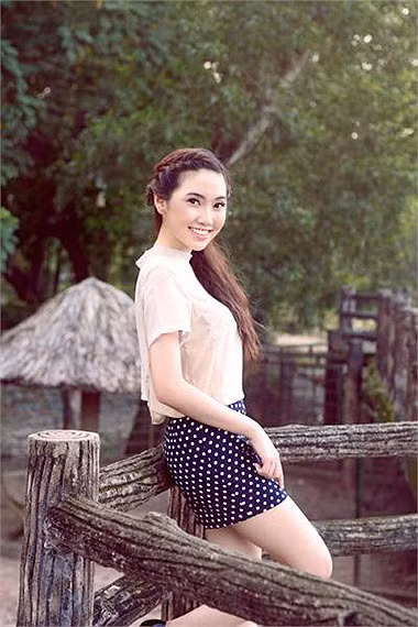 Vòng Chung khảo của cuộc thi sẽ diễn ra trong hai ngày 07-08/12/2012) với các phần thi Tình nguyện vì cộng đồng và Biểu diễn năng khiếu và tài năng. >>Những hotgirl xinh đẹp làm điên đảo cư dân mạng >>Vẻ đẹp mặn mà của hotgirl Midu >>Những gương mặt cực hot tại Miss Việt Đức >>Những nữ sinh tỏa sáng tại Hoa hậu Phụ nữ Việt Nam qua ảnh >>So độ siêu kute của những nữ sinh đình đám nhất Thủ đô >>Phát sốt vì 4 nữ giáo viên xinh đẹp >>Hoa khôi ĐH Thương Mại 2012 duyên dáng áo dài >>Những hotgirl xinh đẹp làm điên đảo cư dân mạng Những nữ sinh đẹp mê hồn giữa đầm sen