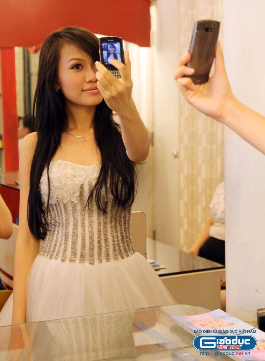 >>Miss ĐH Sư phạm Hà Nội diện áo dài cực xinh >> Phát sốt vì 4 nữ giáo viên xinh đẹp >>Hoa khôi ĐH Thương Mại 2012 duyên dáng áo dài >>Những hotgirl xinh đẹp làm "điên đảo" cư dân mạng (P8) >>Midu, Hà Min, Linh Hàn đọ dáng "nóng bỏng" >>Ngắm vẻ đẹp kiêu sa của Á hậu Hoàng Anh >>PHÁT SỐT VÌ NỮ THẠC SĨ ĐẸP NHẤT TRUNG QUỐC AI ĐẸP HƠN HOTGIRL KIM PHƯỢNG? >>Phát sốt vì nữ sinh Trung Quốc đẹp như siêu mẫu