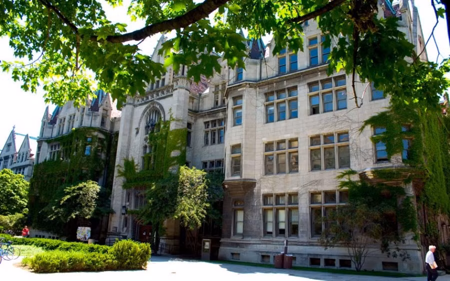 Đại học Chicago (Hoa Kỳ) >> Nữ sinh Học viện Hành chính hóa thân thành thôn nữ xinh đẹp >> HOA KHÔI SINH VIÊN YÊU KIỀU BÊN "NGỰA SẮT" >> Vẻ đẹp căng tràn của Hoa khôi Missteen Diễm Trang >>Những mỹ nhân từng học tại trường "nhà giàu" RMIT >> Phát sốt vì 4 nữ giáo viên xinh đẹp >>Midu, Hà Min, Linh Hàn đọ dáng "nóng bỏng"
