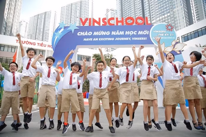 Lễ Khai giảng năm học 2017 - 2018 của các bạn học sinh trường Phổ thông liên cấp Vinschool Central Park đã diễn ra trong bầu không khí ấm áp, hân hoan.