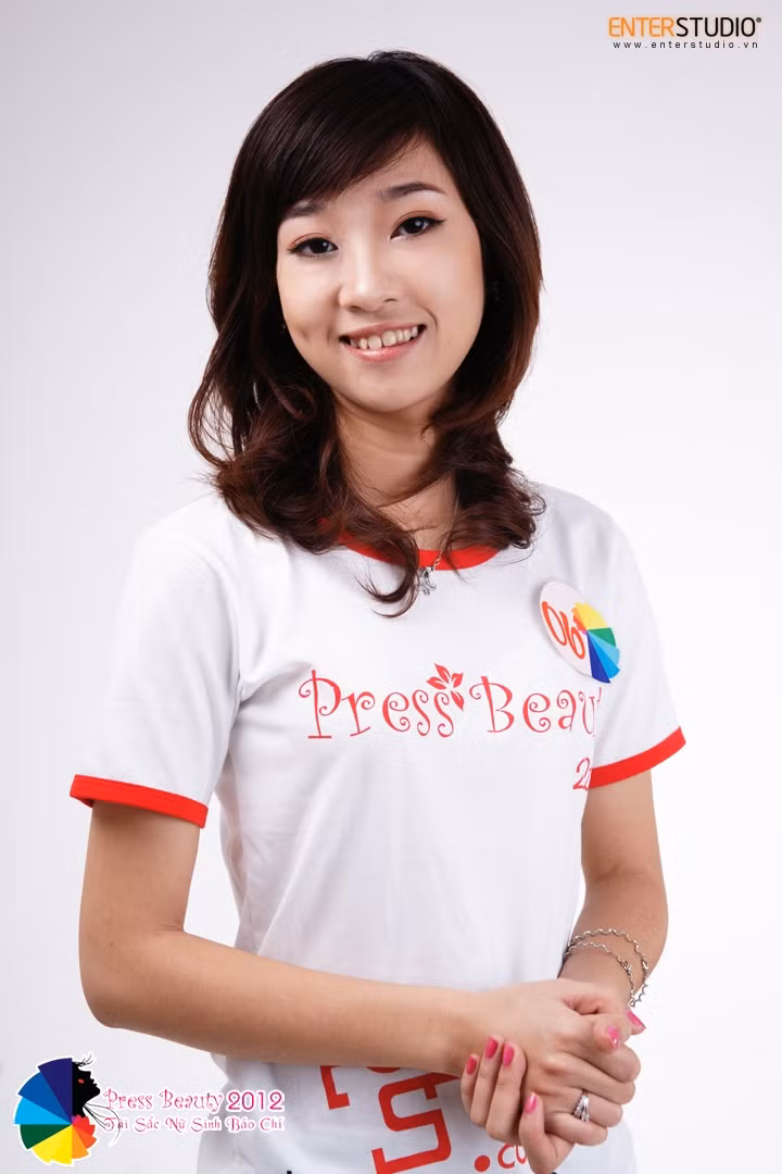 Qua cuộc thi này, mình mong muốn khám phá ra những khả năng "tiềm ẩn" của bản thân đồng thời khẳng định sự tự tin và năng động của một nữ sinh trường báo. Qua cuộc thi này, mình mong muốn khám phá ra những khả năng "tiềm ẩn" của bản thân đồng thời khẳng định sự tự tin và năng động của một nữ sinh trường báo.