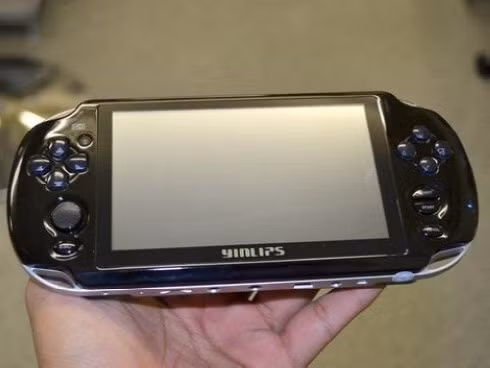 Sony Vita, máy chơi game cầm tay "hot" nhất năm 2011, cũng bị các công ty Trung Quốc làm nhái bằng sản phẩm Yinlips YDPG18 có mức giá rẻ hơn nhiều lần, chỉ 120 USD. Thiết bị này chạy hệ điều hành Android 2.2, dùng màn hình cảm ứng 5 inch, chip 1,2 GHz, 2 camera chụp ảnh, kết nối Wifi và đường ra HDMI.