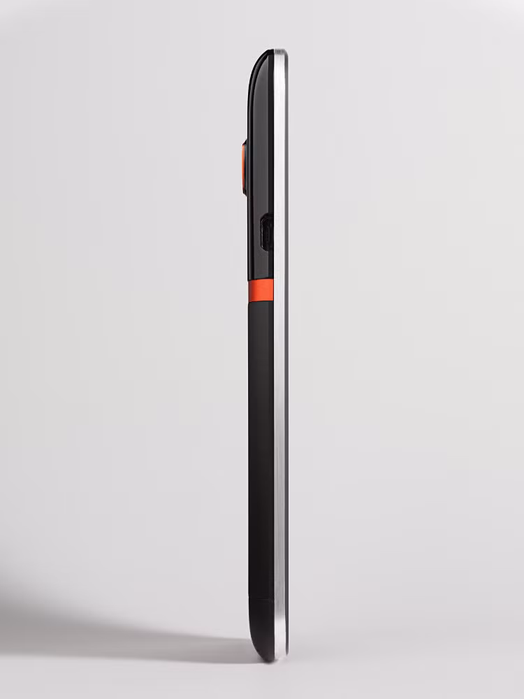 EVO 4G được cài sẵn hệ điều hành Android ICS mới nhất đi kèm giao diện HTC Sense™ 4.0, vi xử lý lõi kép 1.5GHz Qualcomm Snapdragon S4 MSM8960, màn hình 4.7-inch Super LCD độ phân giải HD 720p trang bị kính cường lực Gorilla Glass, camera phía sau 8 megapixel được hỗ trợ bởi một imageCHIP chuyên dụng, camera trước 1.3Mpx hỗ trợ thoại video, 1GB RAM,16GB bộ nhớ trong ngoài ra khách hàng được miễn phí 25GB luu trữ của Dropbox, kết nối NFC, Google Wallet, 4G LTE và một pin 2.000 mAh. Đặc biệt nhà mạng Sprint sẽ tích hợp công nghệ HD Voice độc quyền cho EVO 4G, công nghệ này giúp tăng khả năng về chất lượng đàm thoại cho khách hàng.