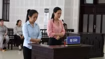 Hai bị cáo tại phiên tòa ngày 8/11. Ảnh: AN Hai bị cáo tại phiên tòa ngày 8/11. Ảnh: AN