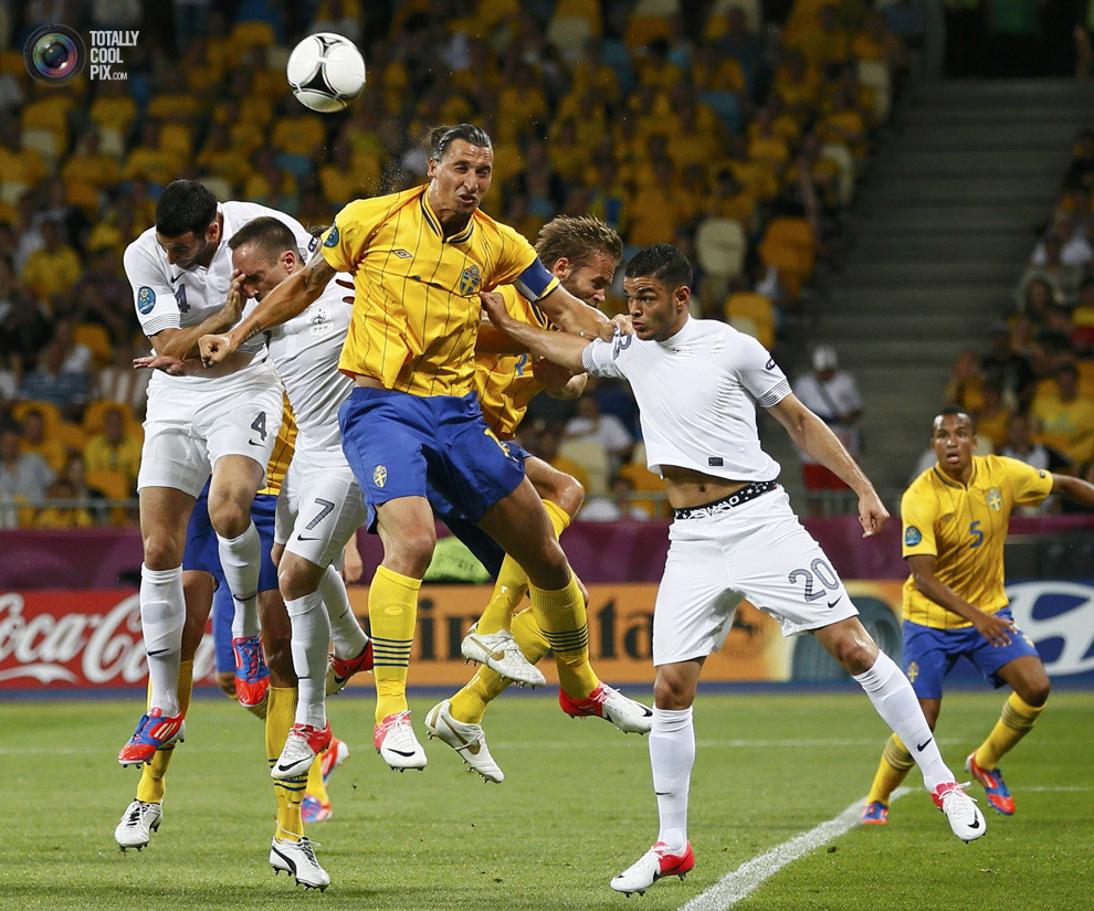 Ben Arfa: "Anh Ibrahimovic kéo vừa thôi, lộ hết của em rồi!"
