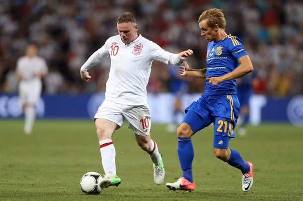 Mới trở lại nên cảm giác bóng của Rooney là rất tồi với những pha khống chế bóng và chuyền bóng sai địa chỉ... (Xem chi tiết diễn biến trận đấu)