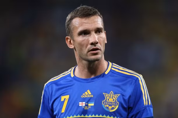 Lão tướng Shevchenko vào sân, nhưng không thể cứu vãn tình hình...