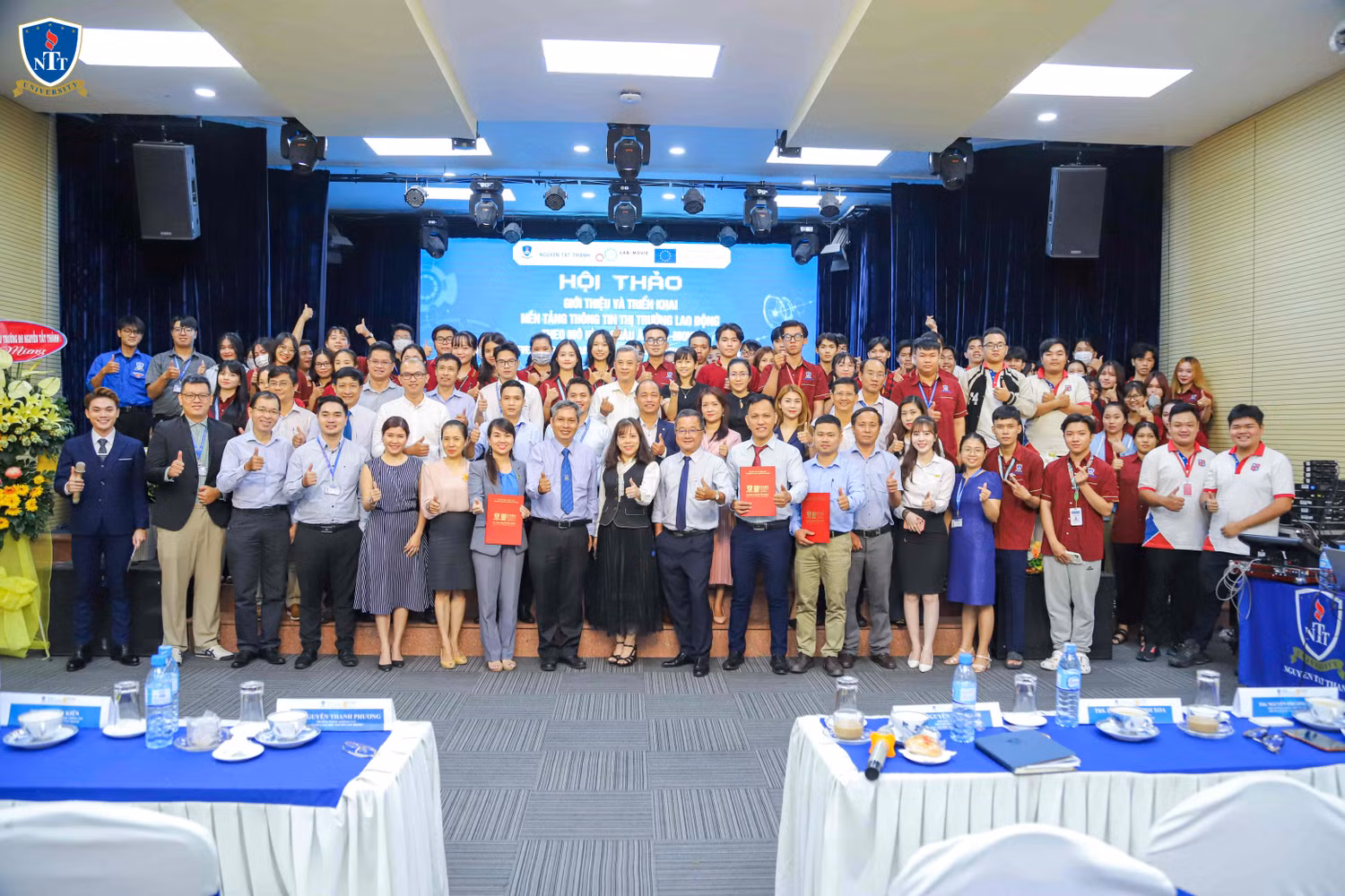 Các đại biểu dự Hội thảo Giới thiệu và triển khai nền tảng thông tin thị trường lao động theo mô hình châu Âu Lab-Movie.
