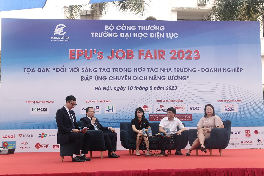 Tọa đàm “Đổi mới sáng tạo trong hợp tác Nhà trường - Doanh nghiệp đáp ứng chuyển dịch năng lượng”.