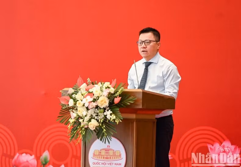 Ủy viên Trung ương Đảng, Tổng Biên tập Báo Nhân Dân, Phó Trưởng Ban Tuyên giáo Trung ương, Chủ tịch Hội Nhà báo Việt Nam Lê Quốc Minh báo cáo tại buổi gặp mặt. (Ảnh: Duy Linh) Ủy viên Trung ương Đảng, Tổng Biên tập Báo Nhân Dân, Phó Trưởng Ban Tuyên giáo Trung ương, Chủ tịch Hội Nhà báo Việt Nam Lê Quốc Minh báo cáo tại buổi gặp mặt. (Ảnh: Duy Linh)
