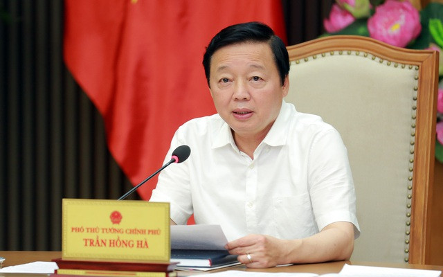 Phó Thủ tướng Trần Hồng Hà: Trước mắt cần có ngay cơ chế, chính sách mang tính đột phá, thúc đẩy phát triển điện mặt trời mái nhà. Ảnh: VGP/Minh Khôi Phó Thủ tướng Trần Hồng Hà: Trước mắt cần có ngay cơ chế, chính sách mang tính đột phá, thúc đẩy phát triển điện mặt trời mái nhà. Ảnh: VGP/Minh Khôi