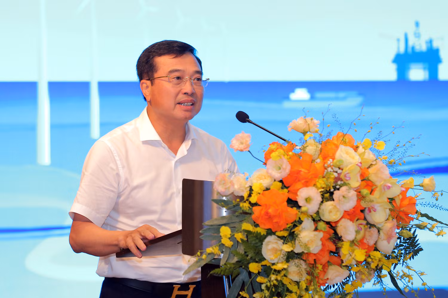 Chủ tịch Hội đồng thành viên Petrovietnam Hoàng Quốc Vượng phát biểu chỉ đạo Hội nghị.