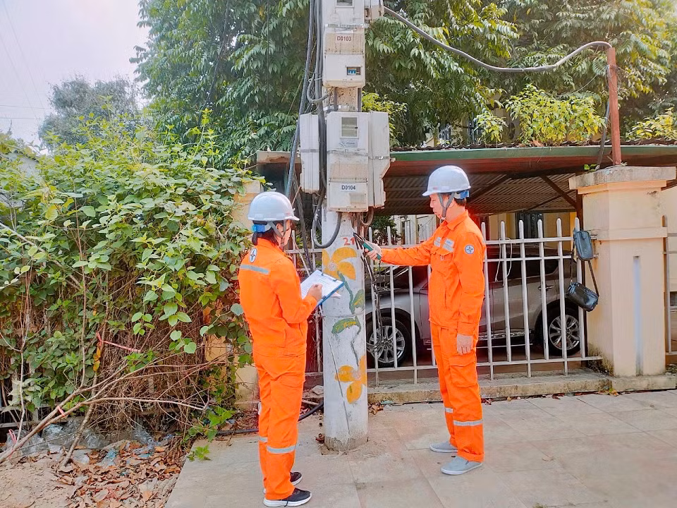 Kiểm tra mức mang tải của công tơ điện tử