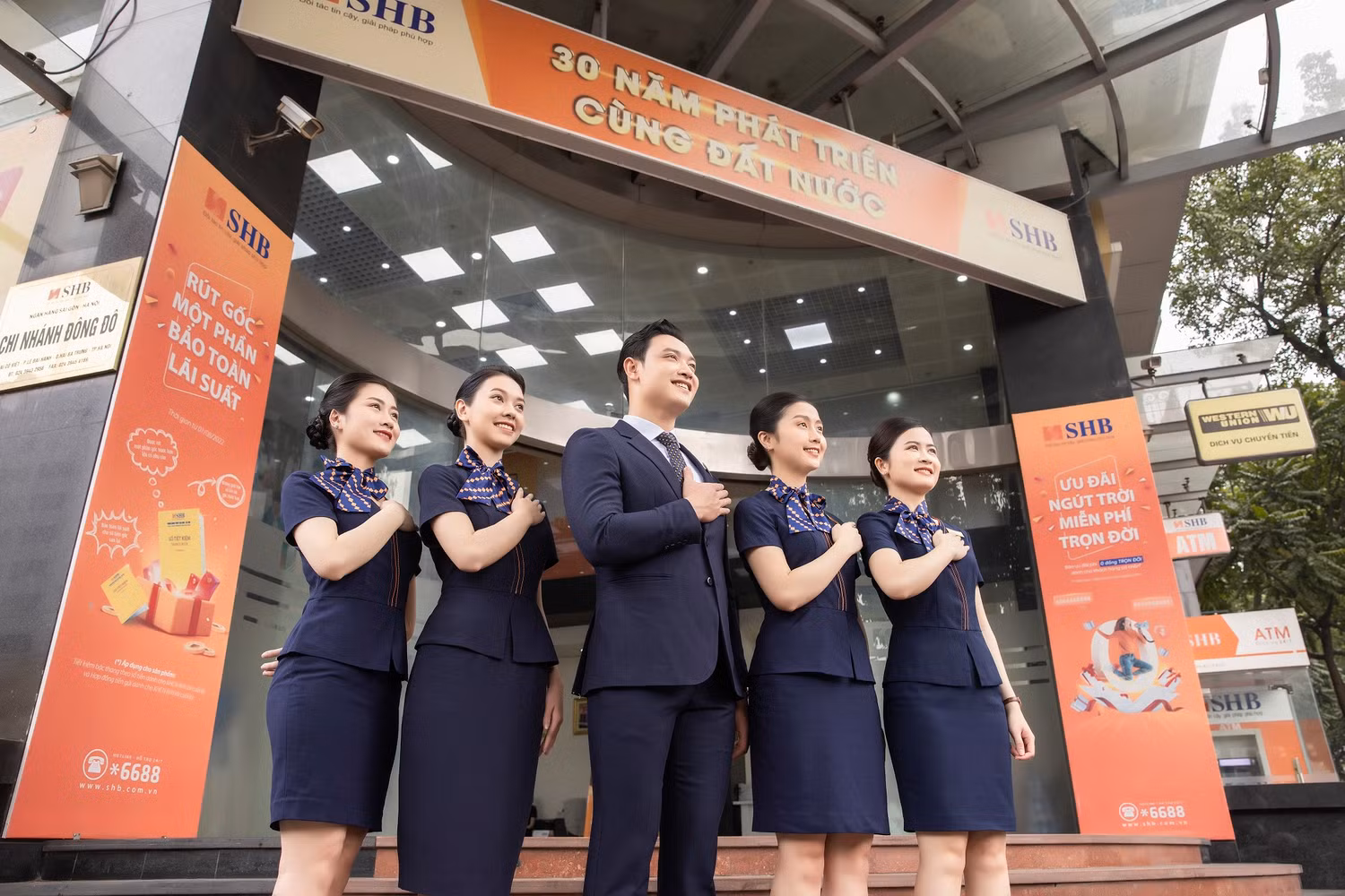 Tại SHB, nhân lực là tài sản quý giá và luôn lấy con người là trung tâm cho động lực phát triển.