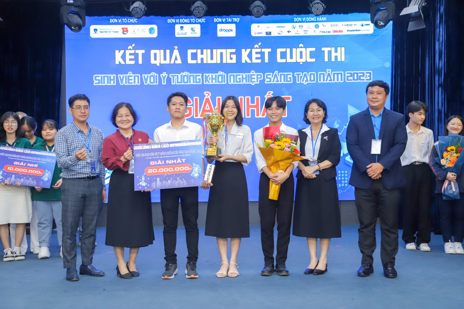 Dự án Aquabetle Plus xuất sắc vượt qua hàng trăm dự án khởi nghiệp để bước lên vị trí Quán quân cuộc thi.