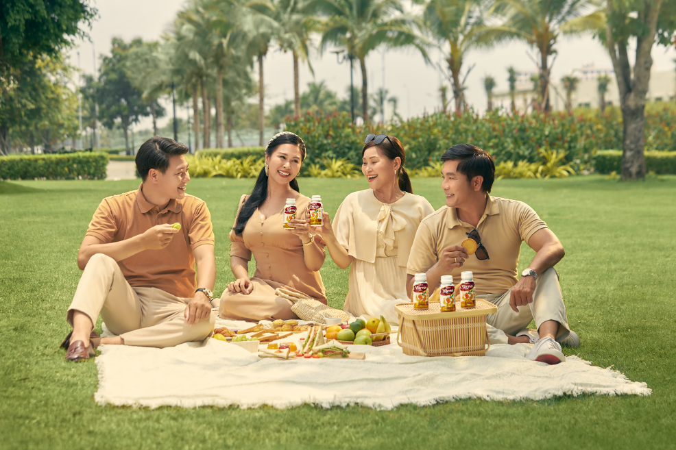 Theo thời gian, con người càng chín muồi trong suy nghĩ và trải nghiệm, theo đó vẻ đẹp bên ngoài và tâm thái bên trong càng thêm rạng ngời Theo thời gian, con người càng chín muồi trong suy nghĩ và trải nghiệm, theo đó vẻ đẹp bên ngoài và tâm thái bên trong càng thêm rạng ngời