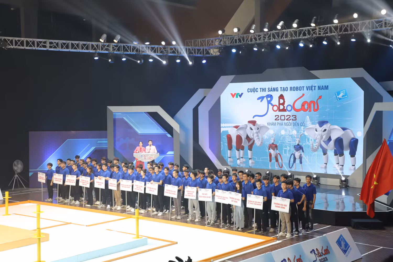 Trường Đại học Sư phạm Kỹ thuật Hưng Yên tham gia cuộc thi sáng tạo Robocon năm 2023. Ảnh: Website nhà trường. Trường Đại học Sư phạm Kỹ thuật Hưng Yên tham gia cuộc thi sáng tạo Robocon năm 2023. Ảnh: Website nhà trường.