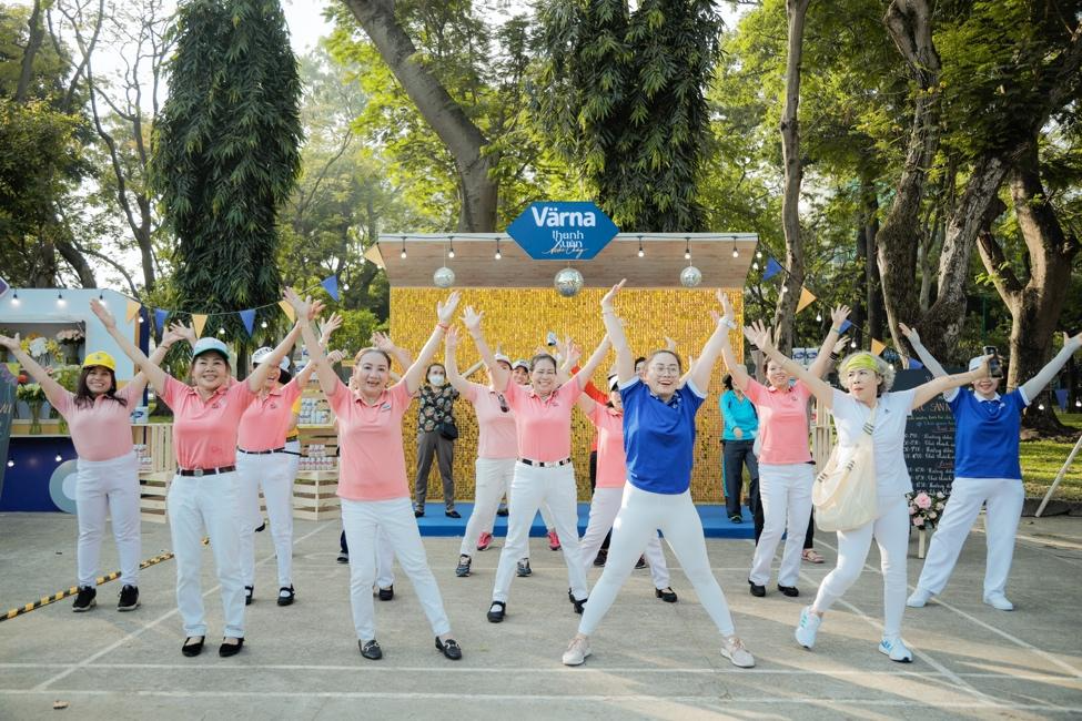 Dù ở bất cứ độ tuổi nào, chỉ cần bản thân cảm thấy vui vẻ và hạnh phúc, luôn có sẵn tinh thần lạc quan, yêu đời thì chúng ta đang sống trong thanh xuân của chính mình Dù ở bất cứ độ tuổi nào, chỉ cần bản thân cảm thấy vui vẻ và hạnh phúc, luôn có sẵn tinh thần lạc quan, yêu đời thì chúng ta đang sống trong thanh xuân của chính mình