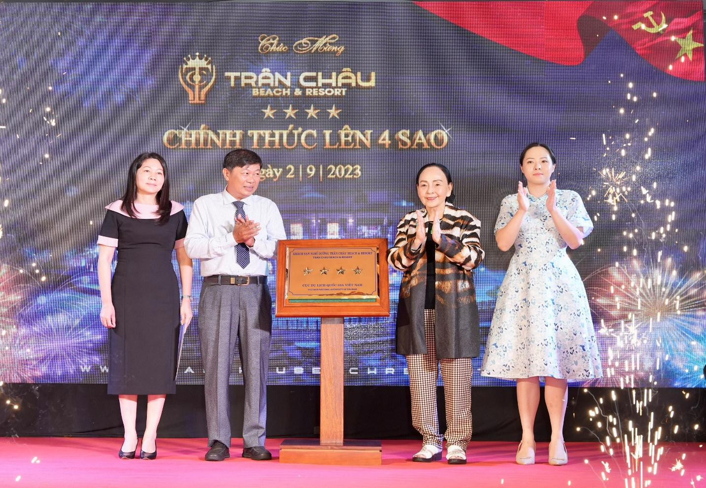 Ban Lãnh đạo Khu du lịch Nghỉ dưỡng Trân Châu Phước Hải đón nhận quyết định công nhận Trân Châu Beach & Resort đạt chuẩn 4 sao. Ban Lãnh đạo Khu du lịch Nghỉ dưỡng Trân Châu Phước Hải đón nhận quyết định công nhận Trân Châu Beach & Resort đạt chuẩn 4 sao.