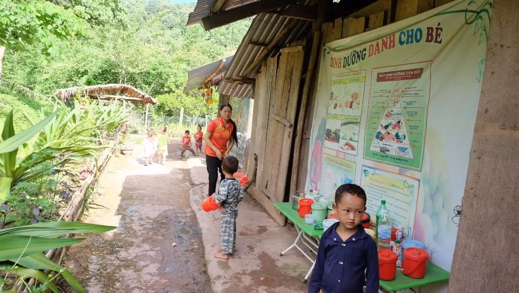 Xong lớp lớn quay lại lớp bé