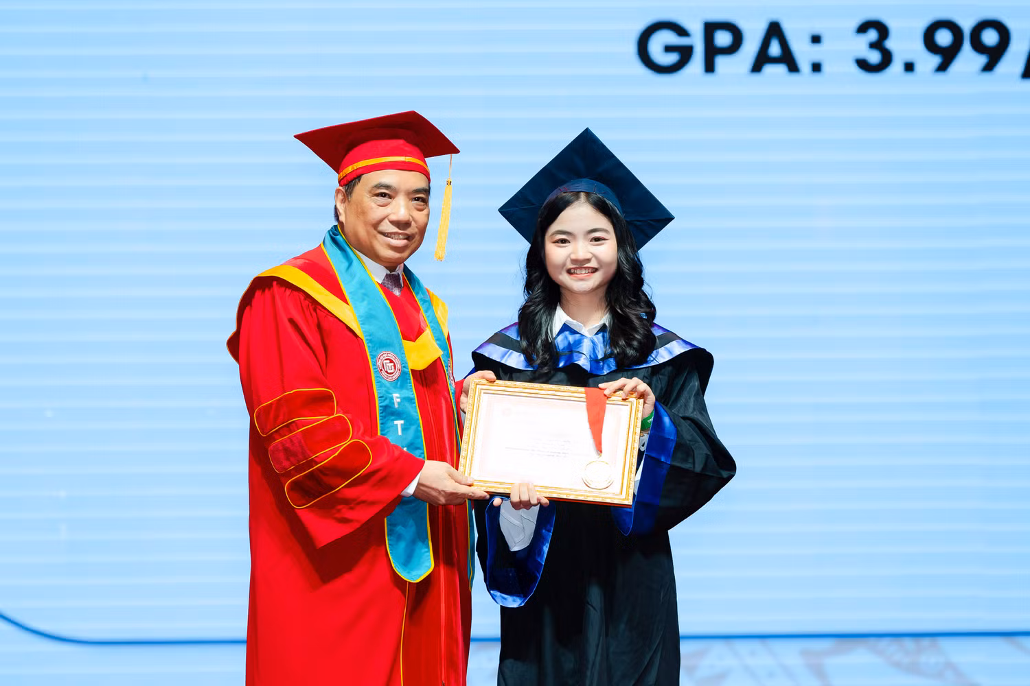 Thu Hiền trong lễ trao bằng tốt nghiệp 2023 Trường Đại học Ngoại thương. Ảnh: Nhân vật cung cấp.