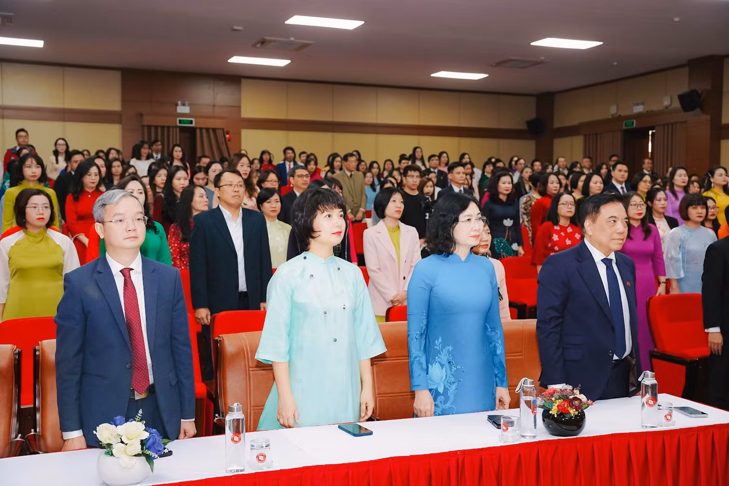 Các đại biểu, lãnh đạo Trường Đại học Ngoại thương tham dự buổi lễ. Ảnh nhà trường cung cấp. Các đại biểu, lãnh đạo Trường Đại học Ngoại thương tham dự buổi lễ. Ảnh nhà trường cung cấp.