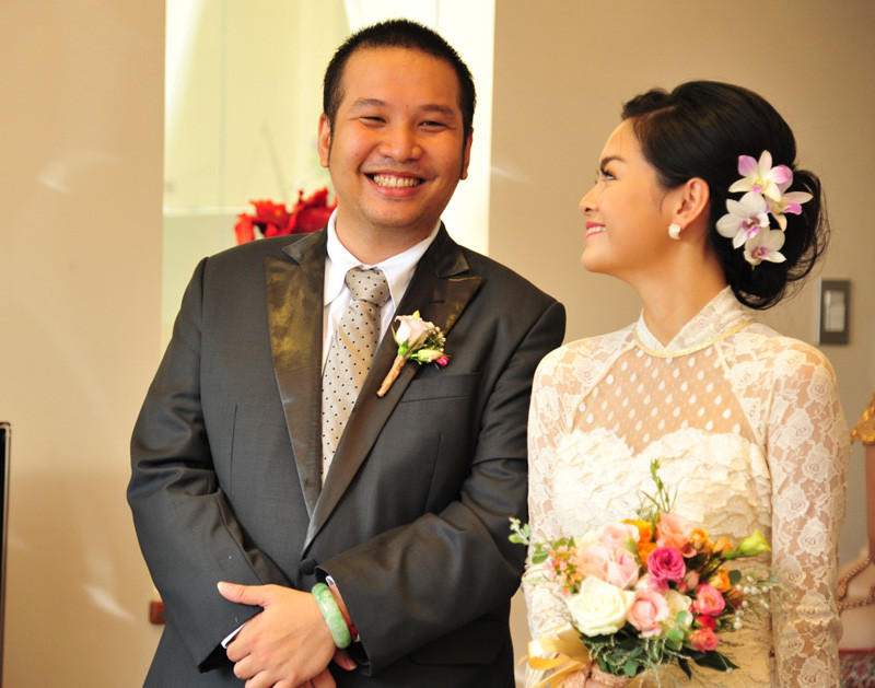 Cặp đôi luôn cười tươi vô cùng hạnh phúc.