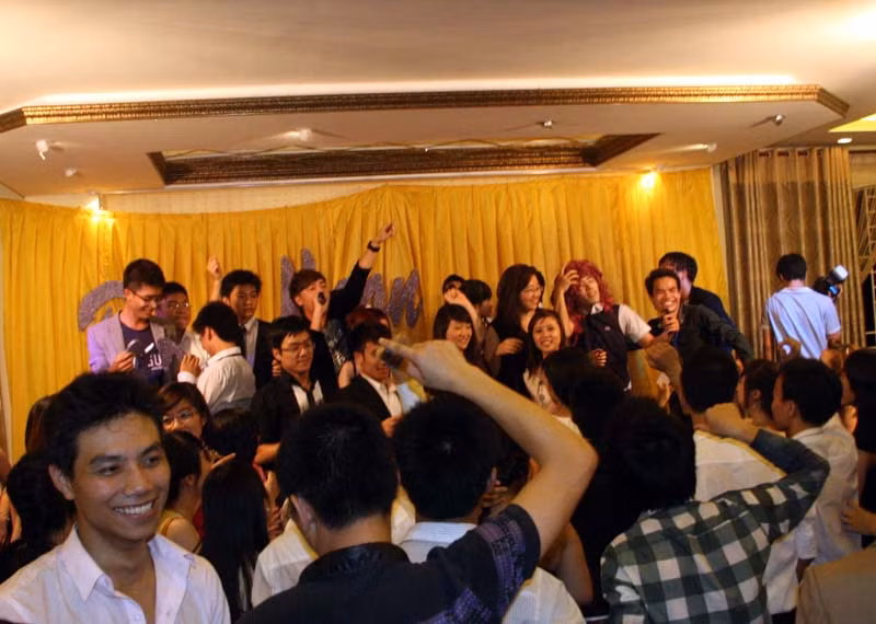 Minh Vương khiến cho đêm đêm Dạ hội BLUE MOON PARTY của Trường Đại học Kinh Tế thực sự sôi động.
