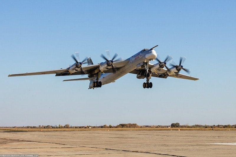 Oanh tạc cơ Tu-95MS.