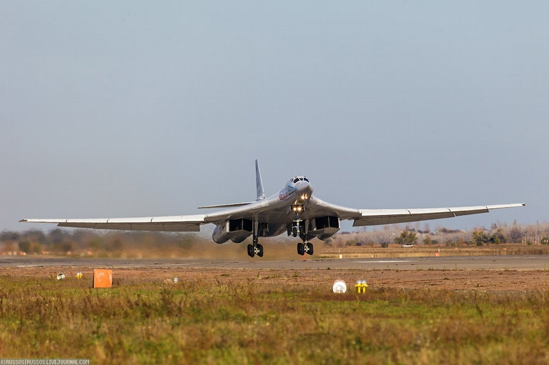 Oanh tạc cơ Tu-160.