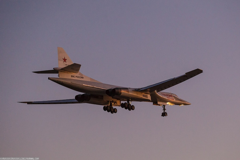 Oanh tạc cơ Tu-160.